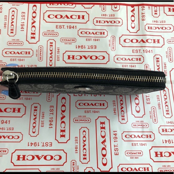 COACH Peyton Signature Wallet - Picture 3 of 6